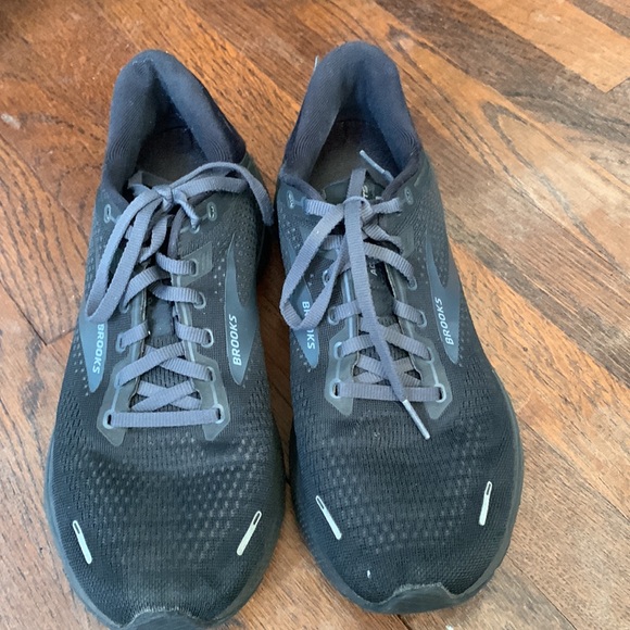 Barely-worn Brooks sneakers - Picture 2 of 3